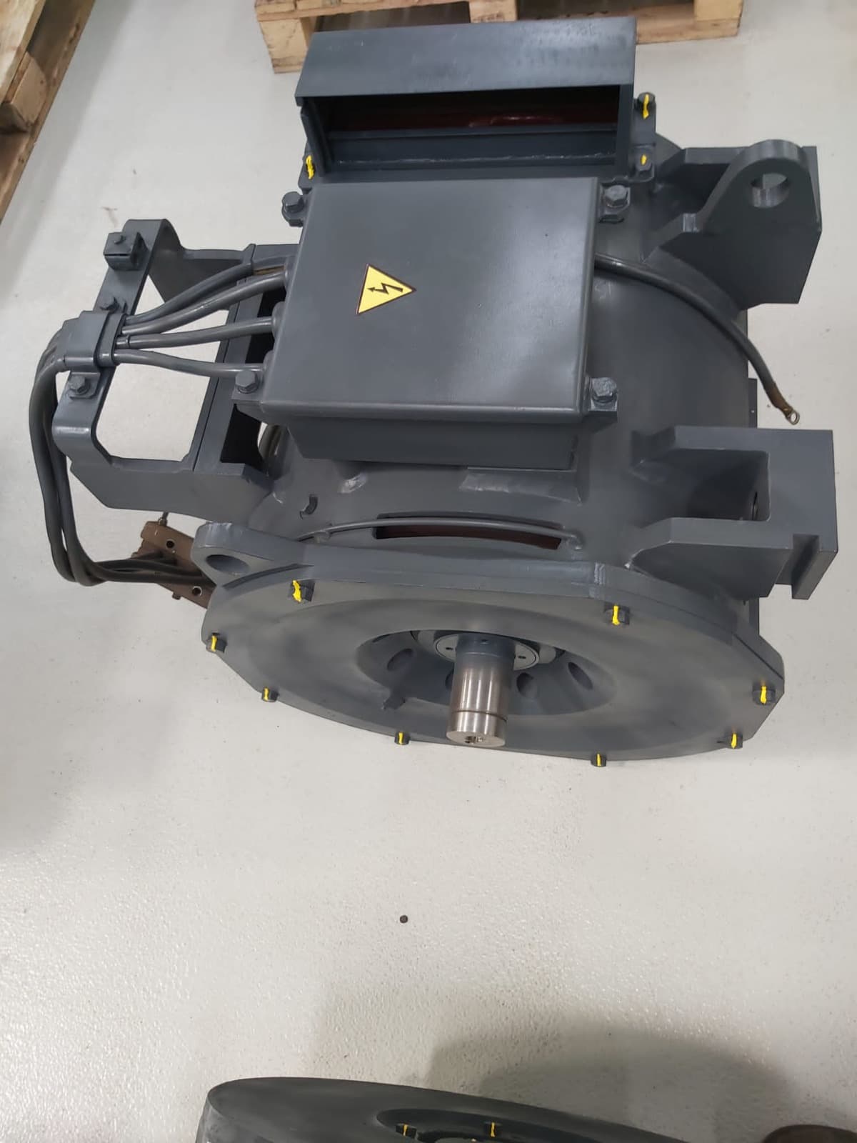 A traction motor, side view
