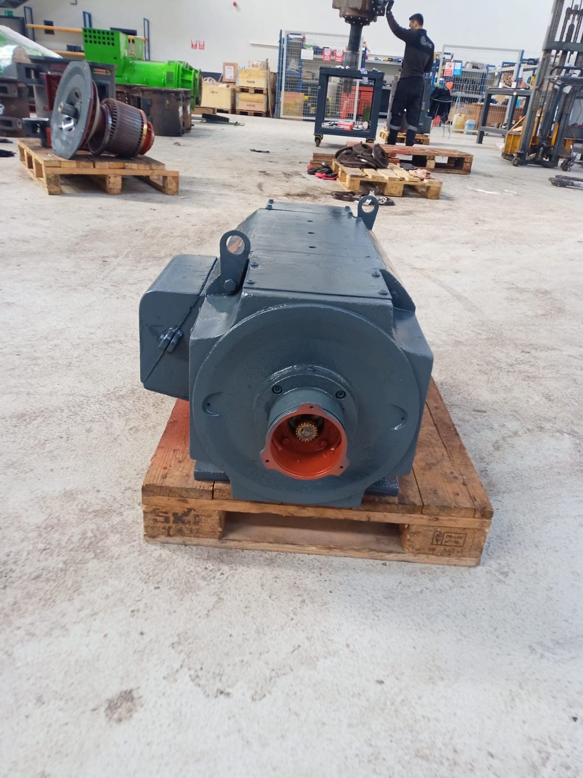 A grey motor on a pallet