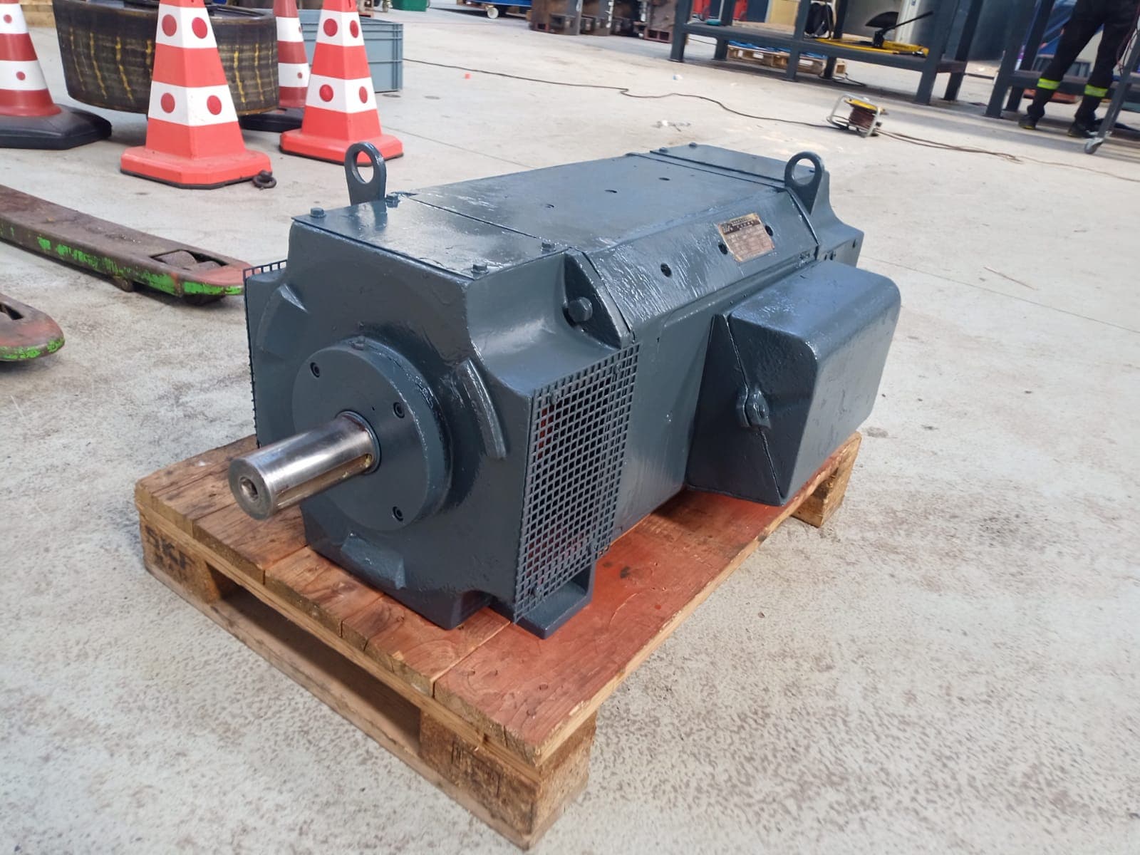 A DC motor on a pallet