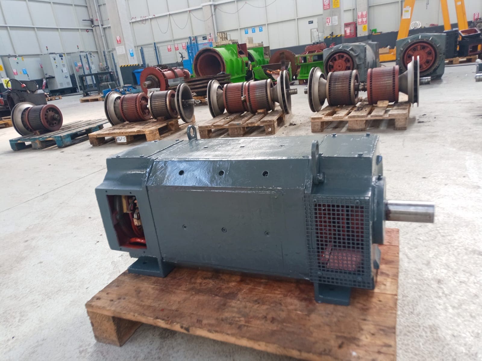 A long-bodied DC motor