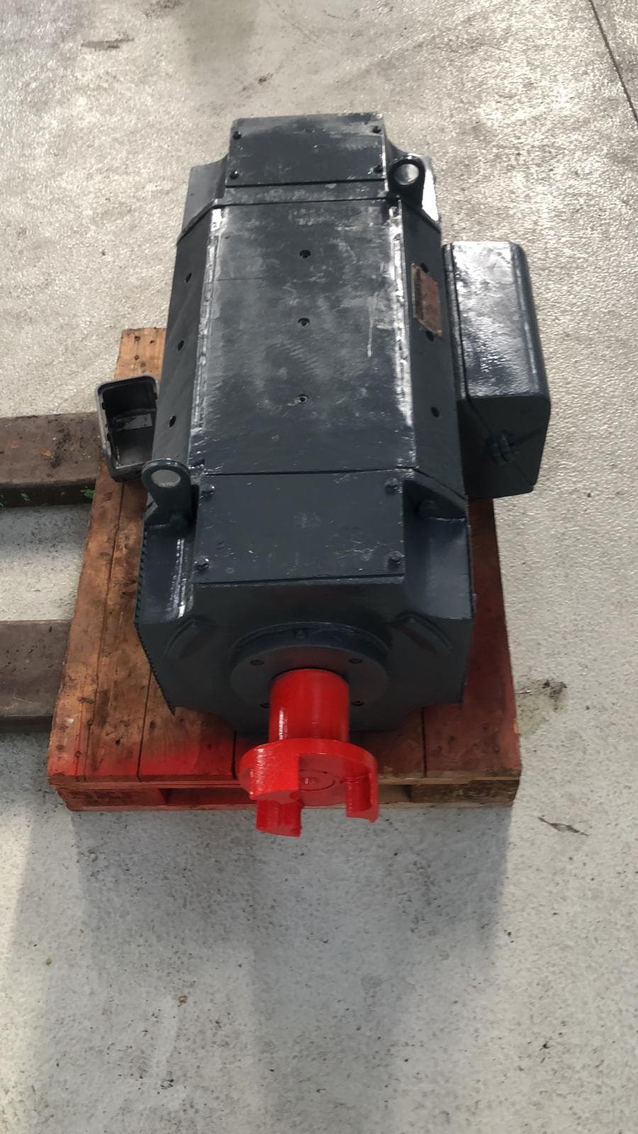 A grey motor, top view